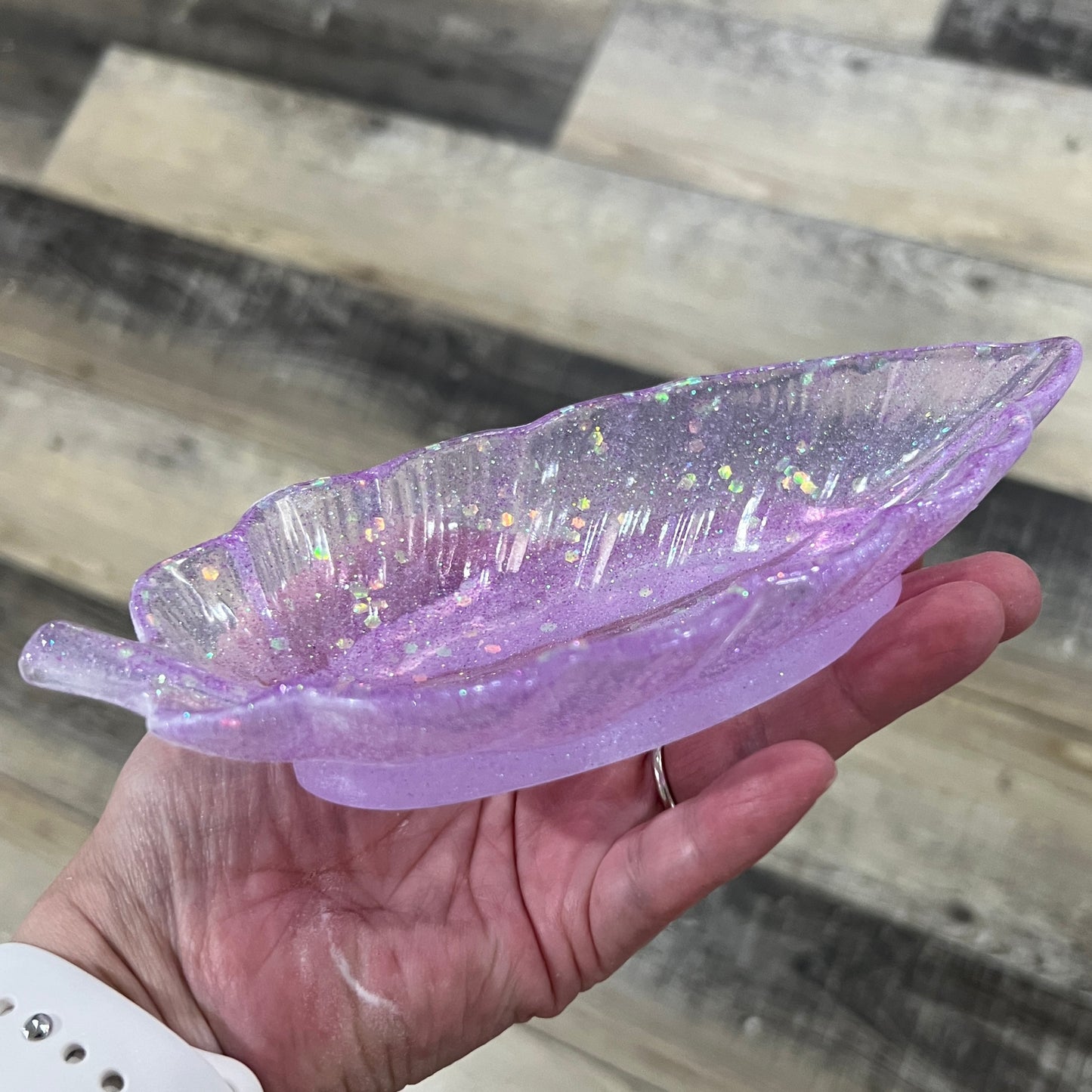 Lavender Leaf Resin Trinket Dish – Handmade Decorative Catch-All