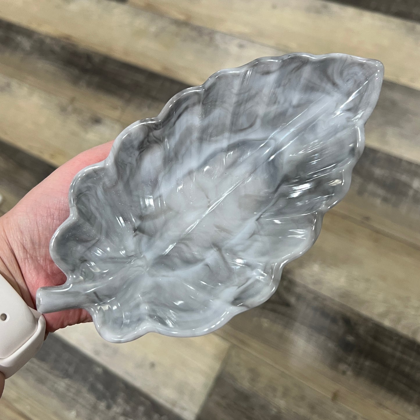 Marble Leaf Resin Trinket Dish – Handmade Decorative Catch-All