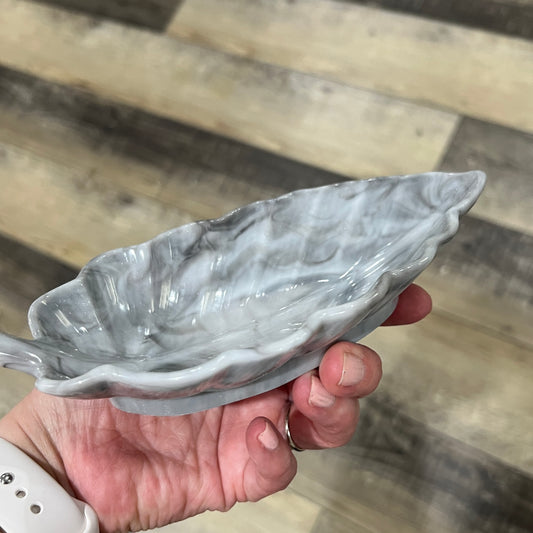 Marble Leaf Resin Trinket Dish – Handmade Decorative Catch-All